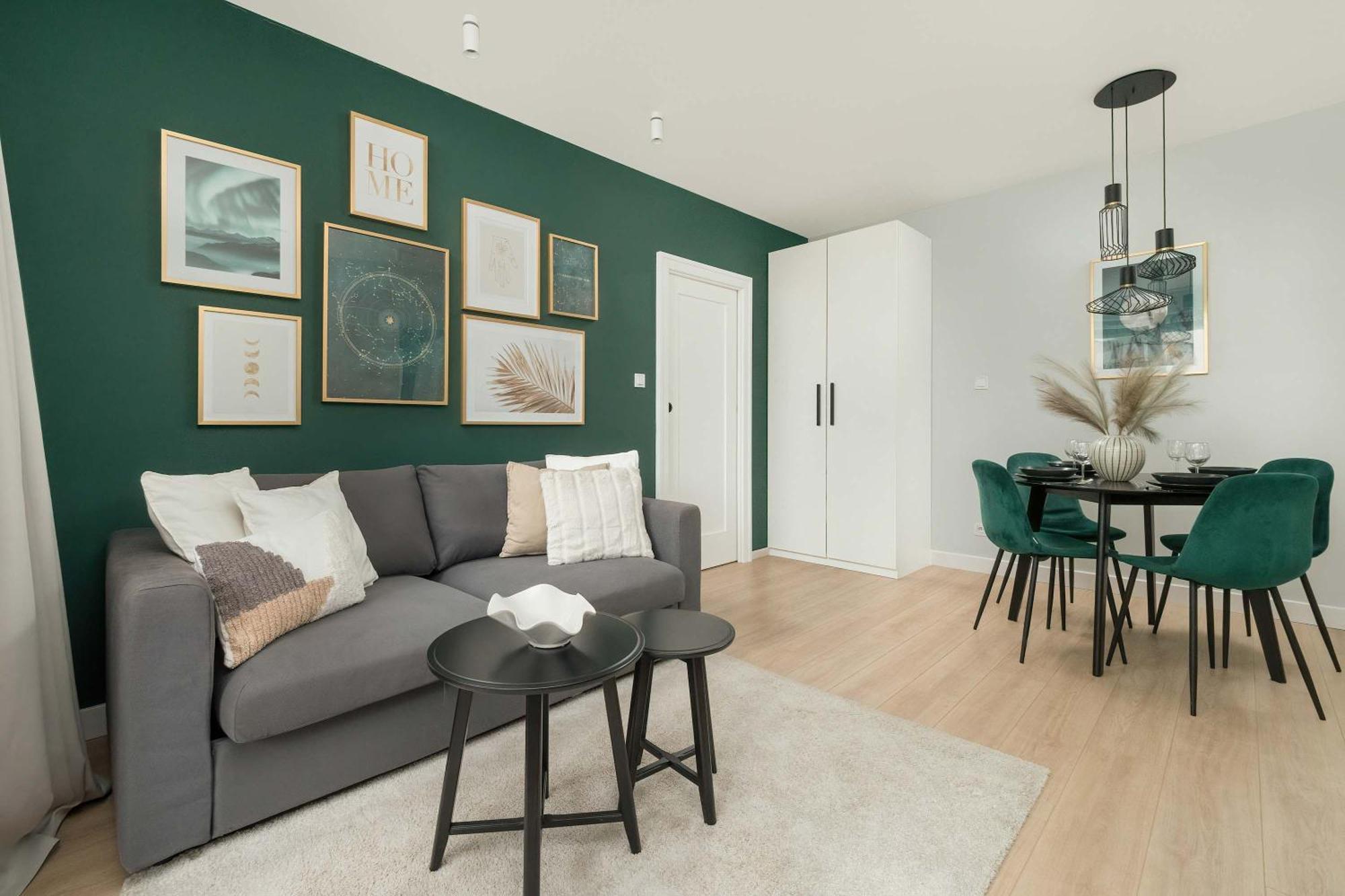 Stylish In With Parking, Bathtub, Balcony, And Desk By Renters * Warsaw