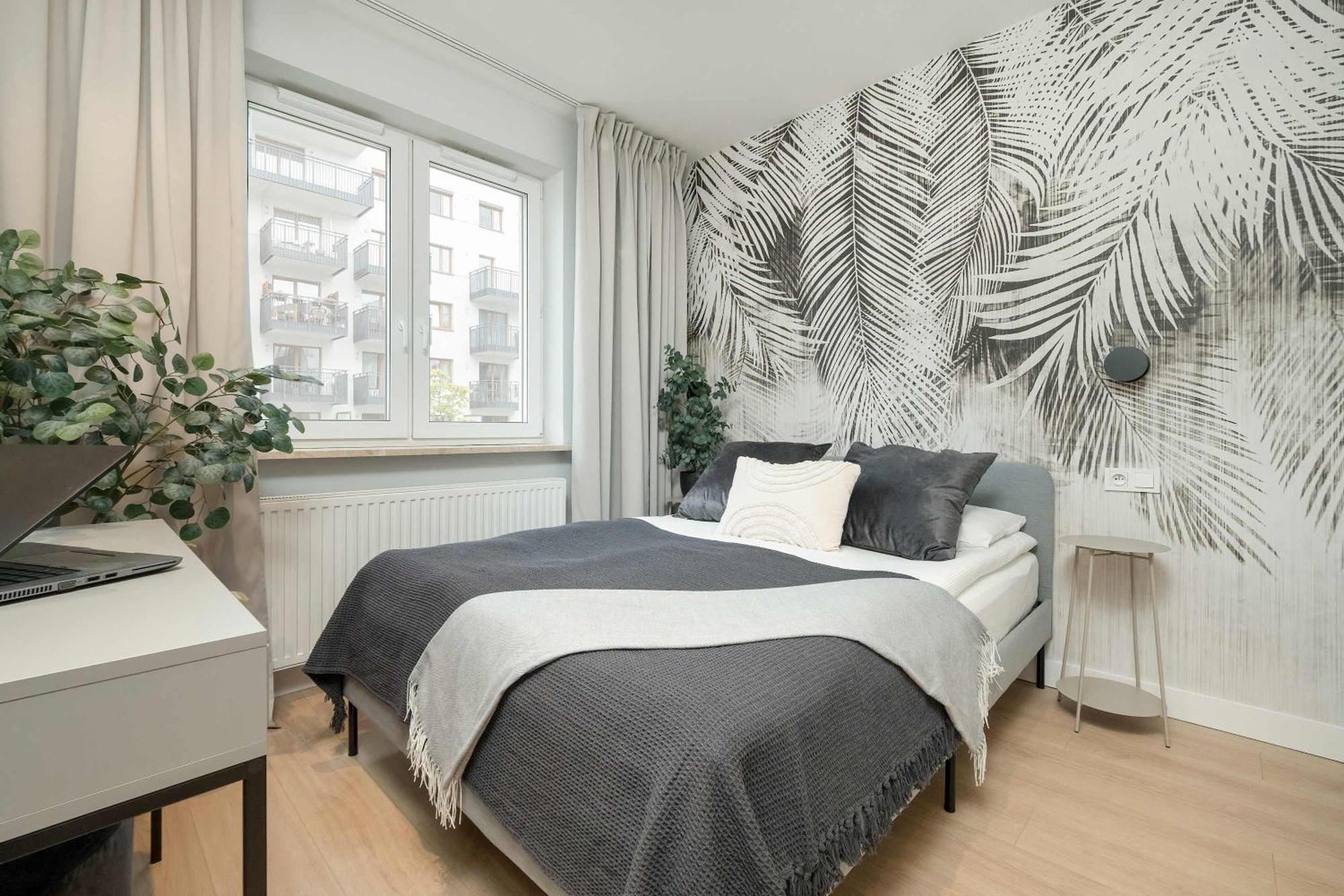 Stylish In With Parking, Bathtub, Balcony, And Desk By Renters * Warsaw